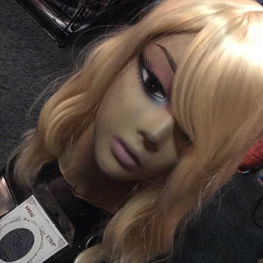 Blonde short wig